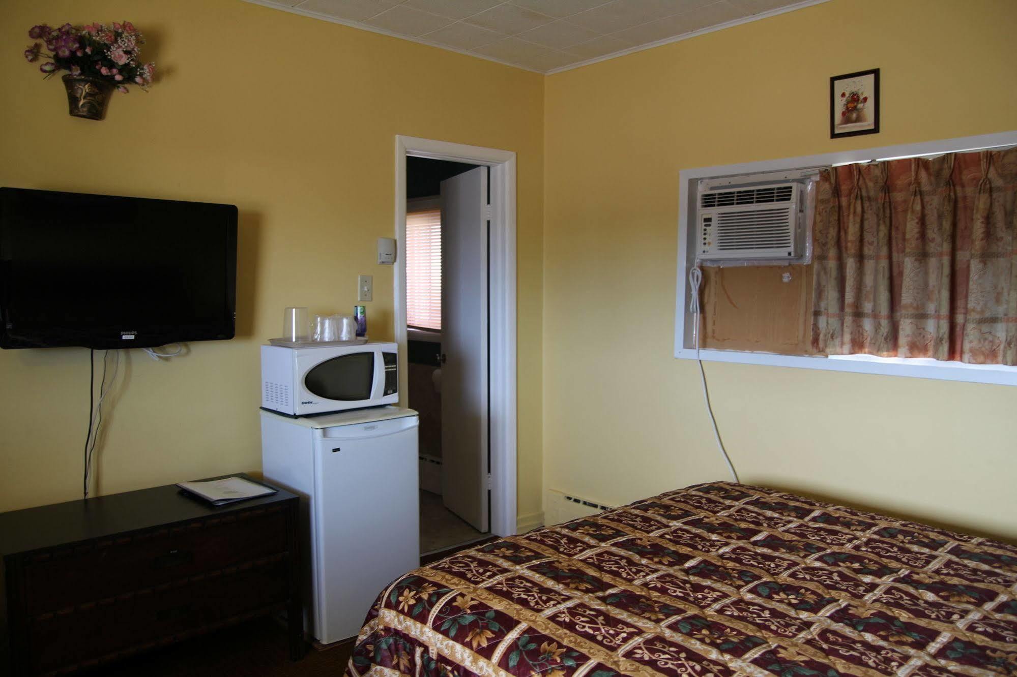 Hillside Inn Пемброк Экстерьер фото