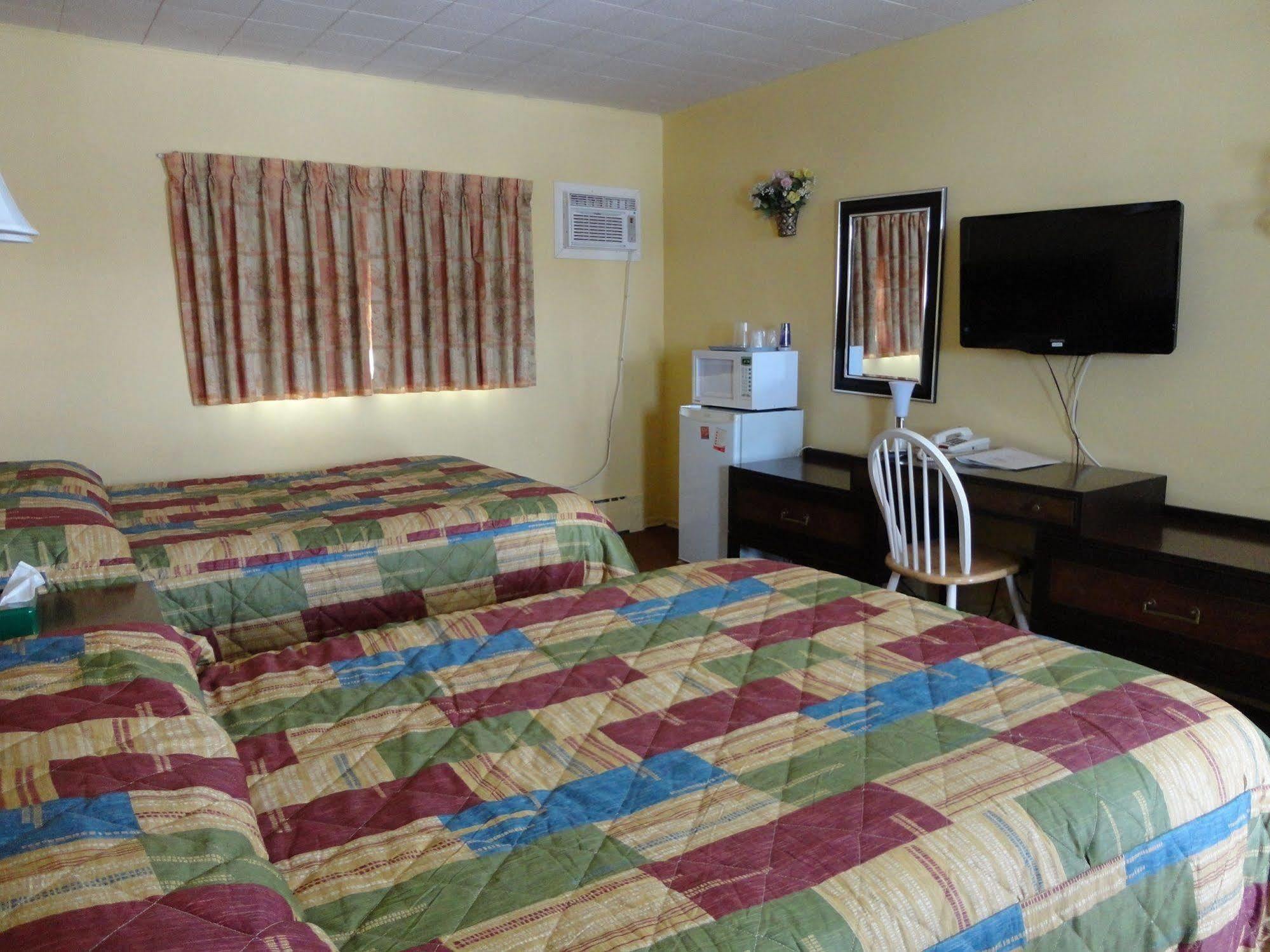 Hillside Inn Пемброк Экстерьер фото
