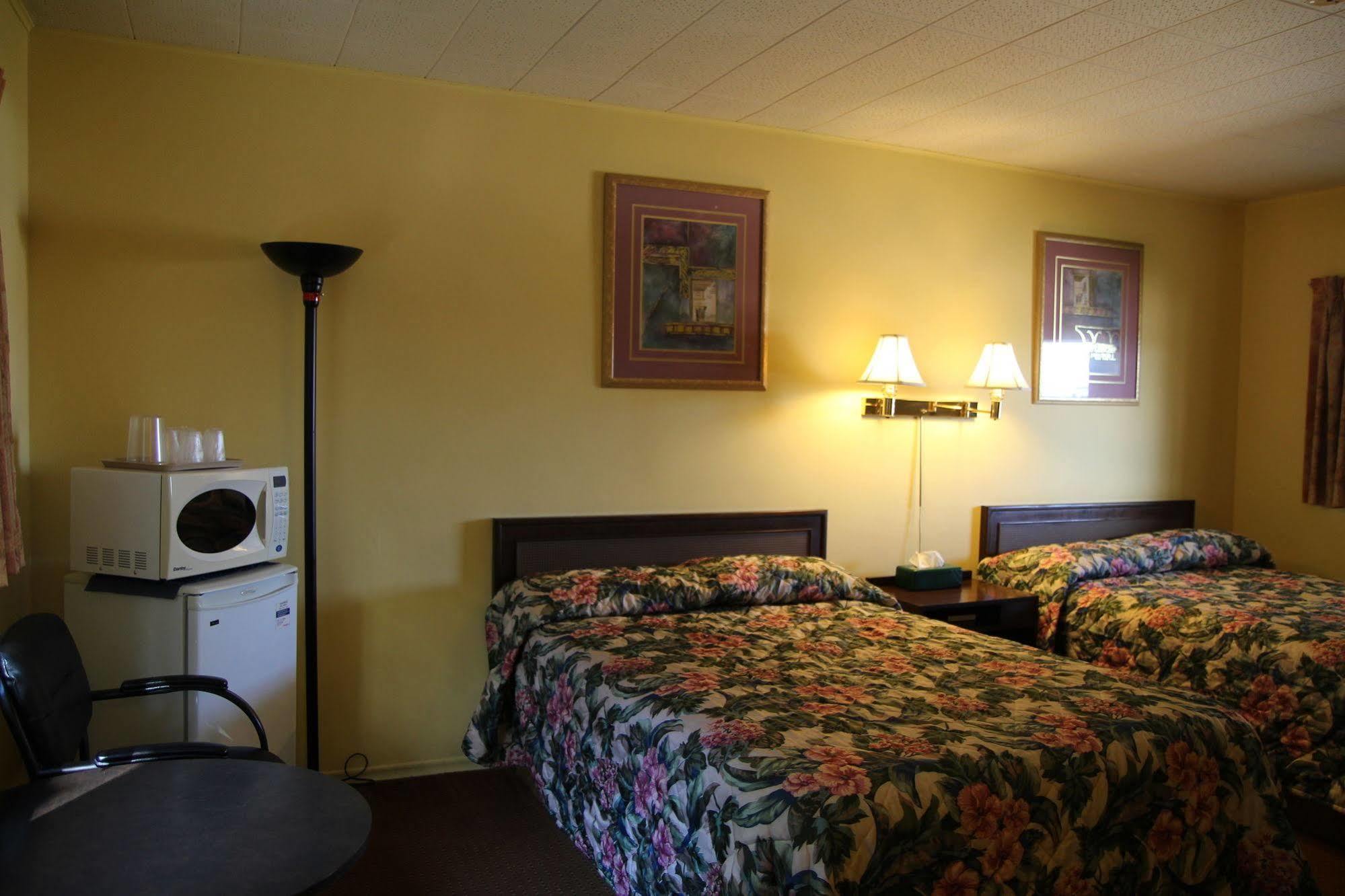 Hillside Inn Пемброк Экстерьер фото