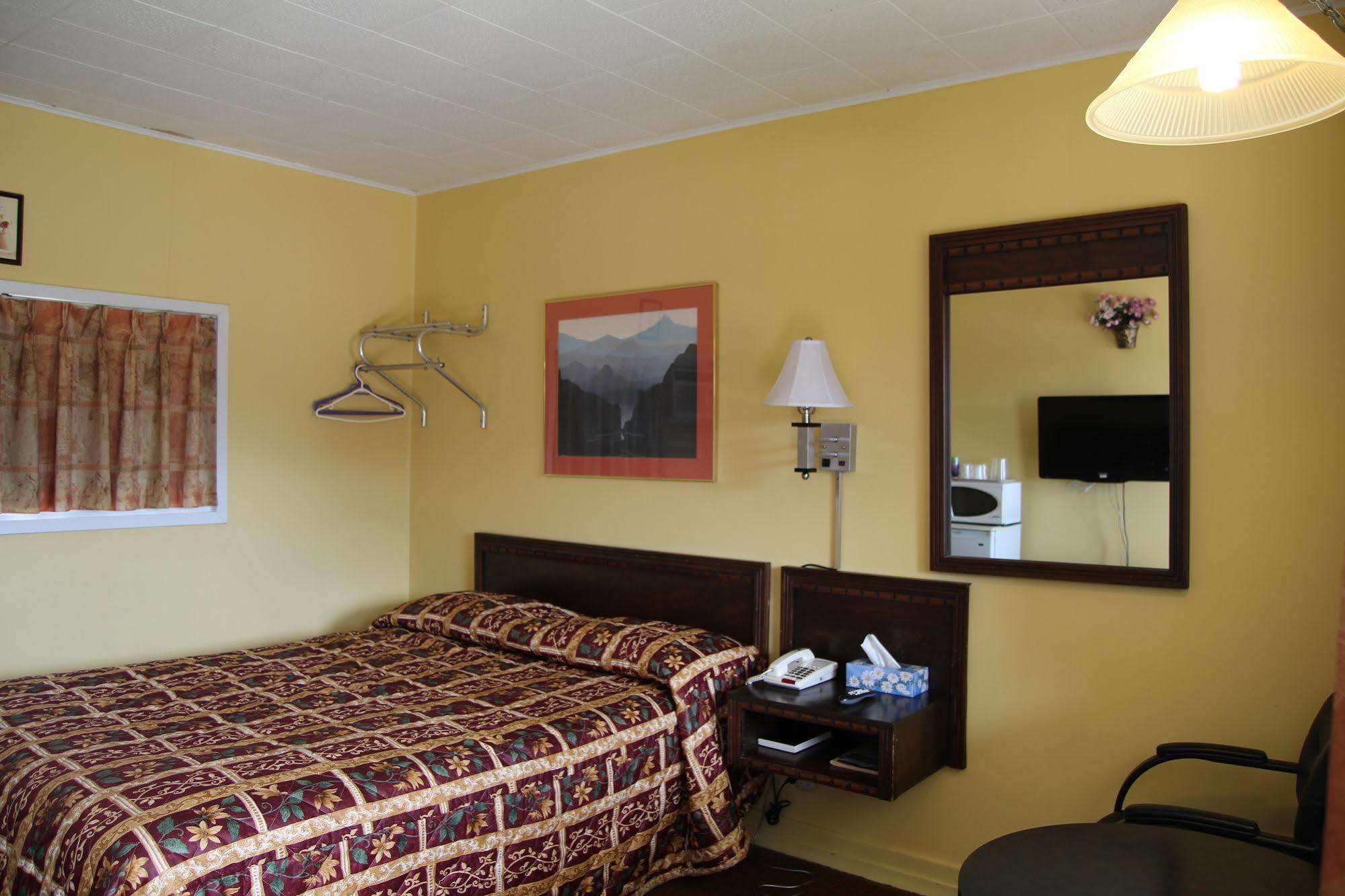 Hillside Inn Пемброк Экстерьер фото